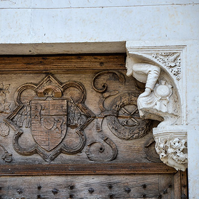 portone in legno